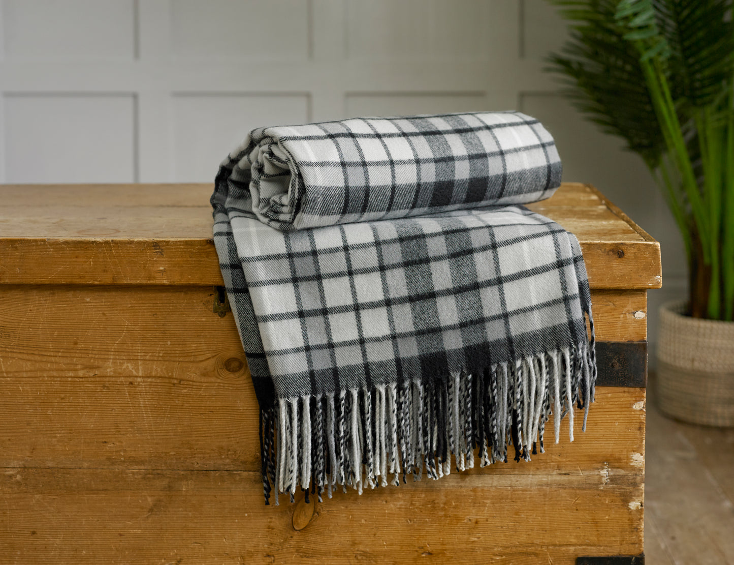 Buchanan Tassel Checked Throw
