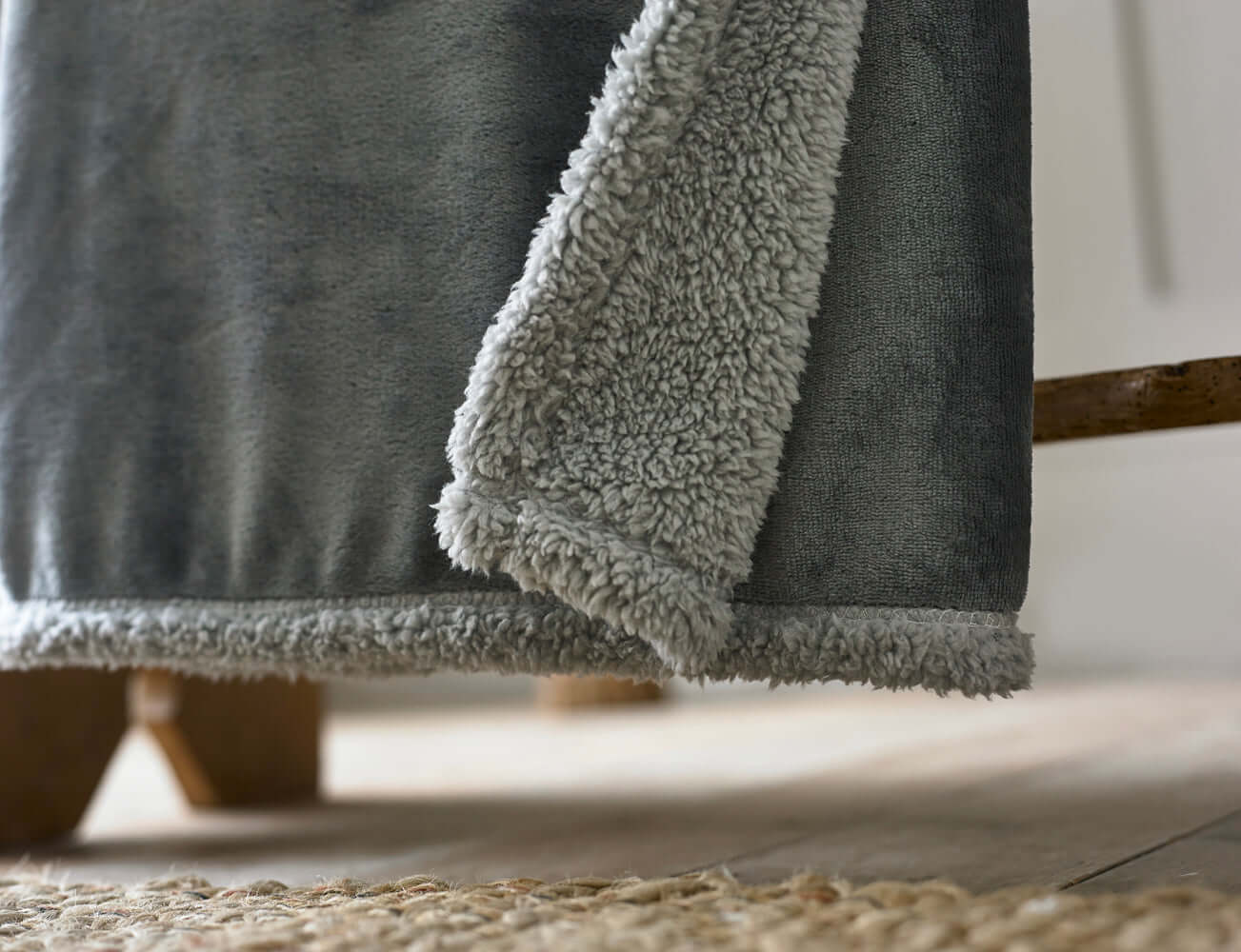 Blackbrook Reversible Sherpa Throw