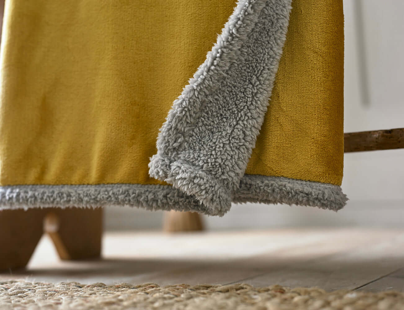 Blackbrook Reversible Sherpa Throw