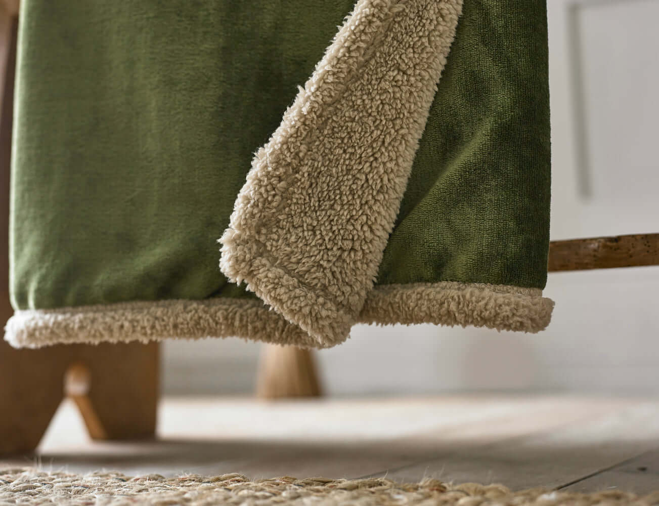 Blackbrook Reversible Sherpa Throw