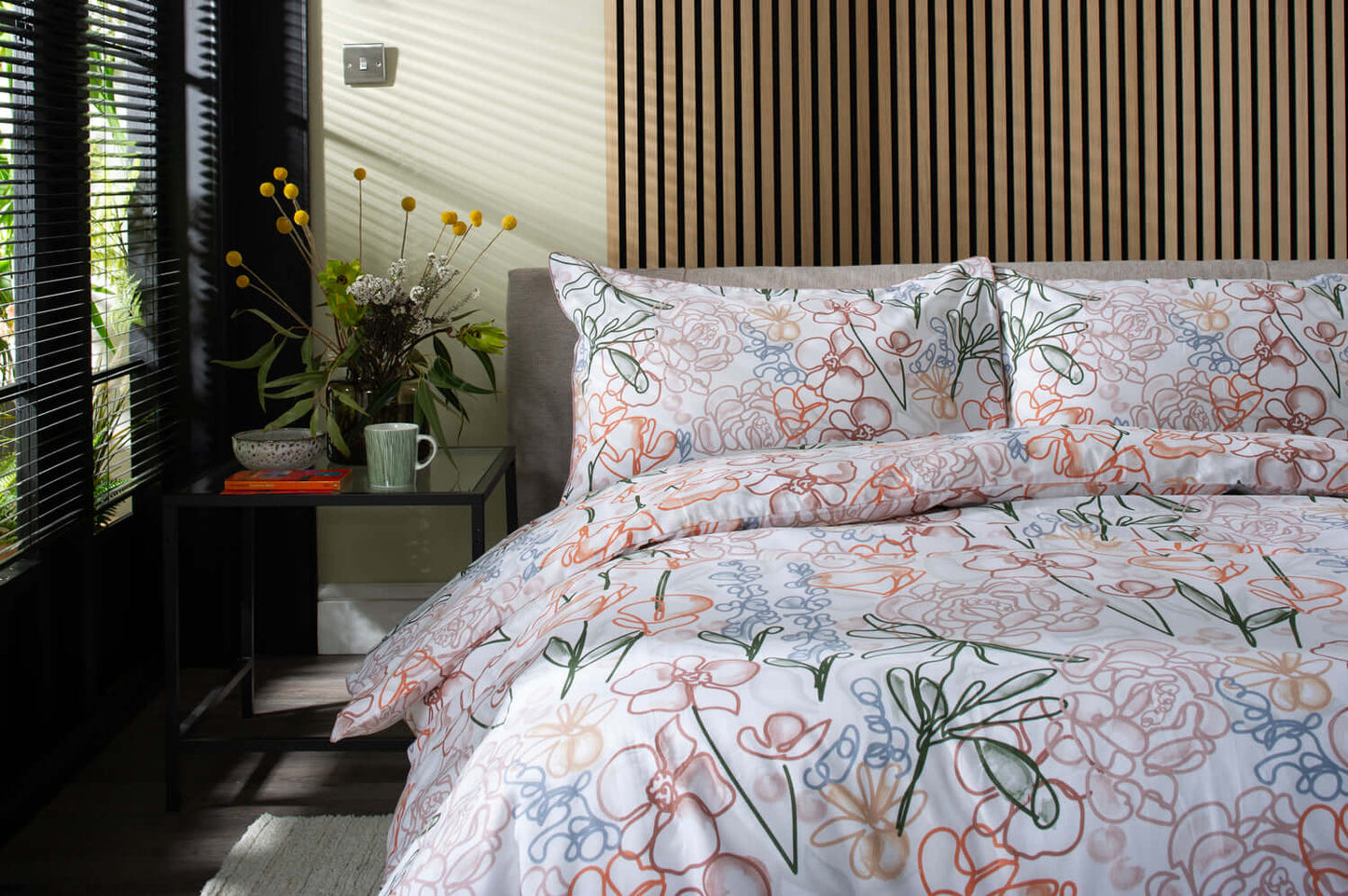 Naive Floral Duvet Set with Fabric Bag
