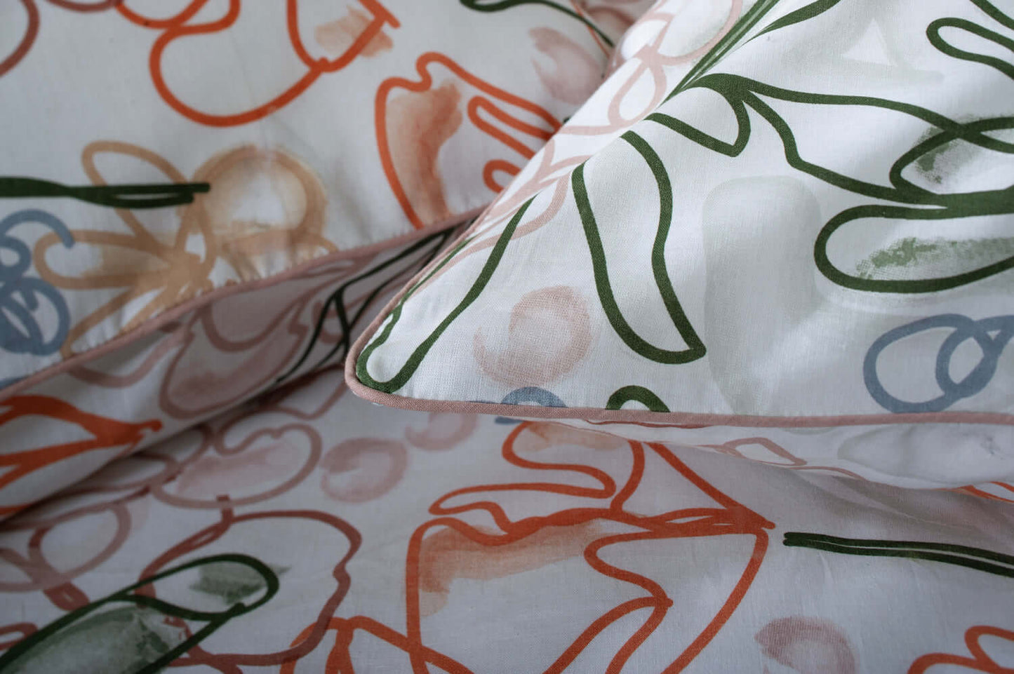 Naive Floral Duvet Set with Fabric Bag