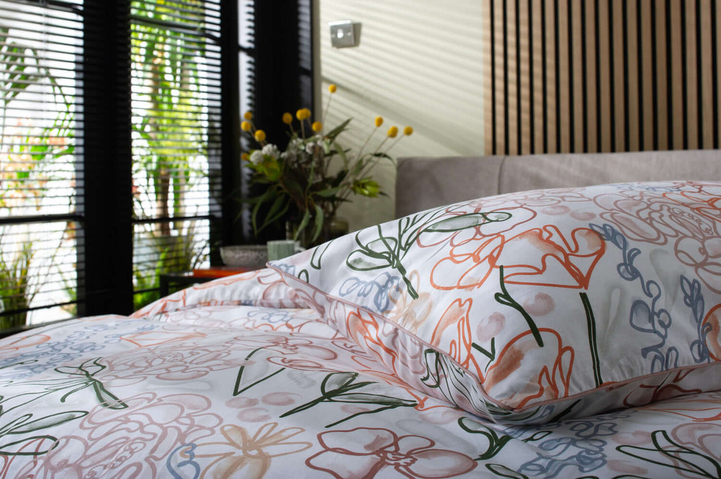 Naive Floral Duvet Set with Fabric Bag