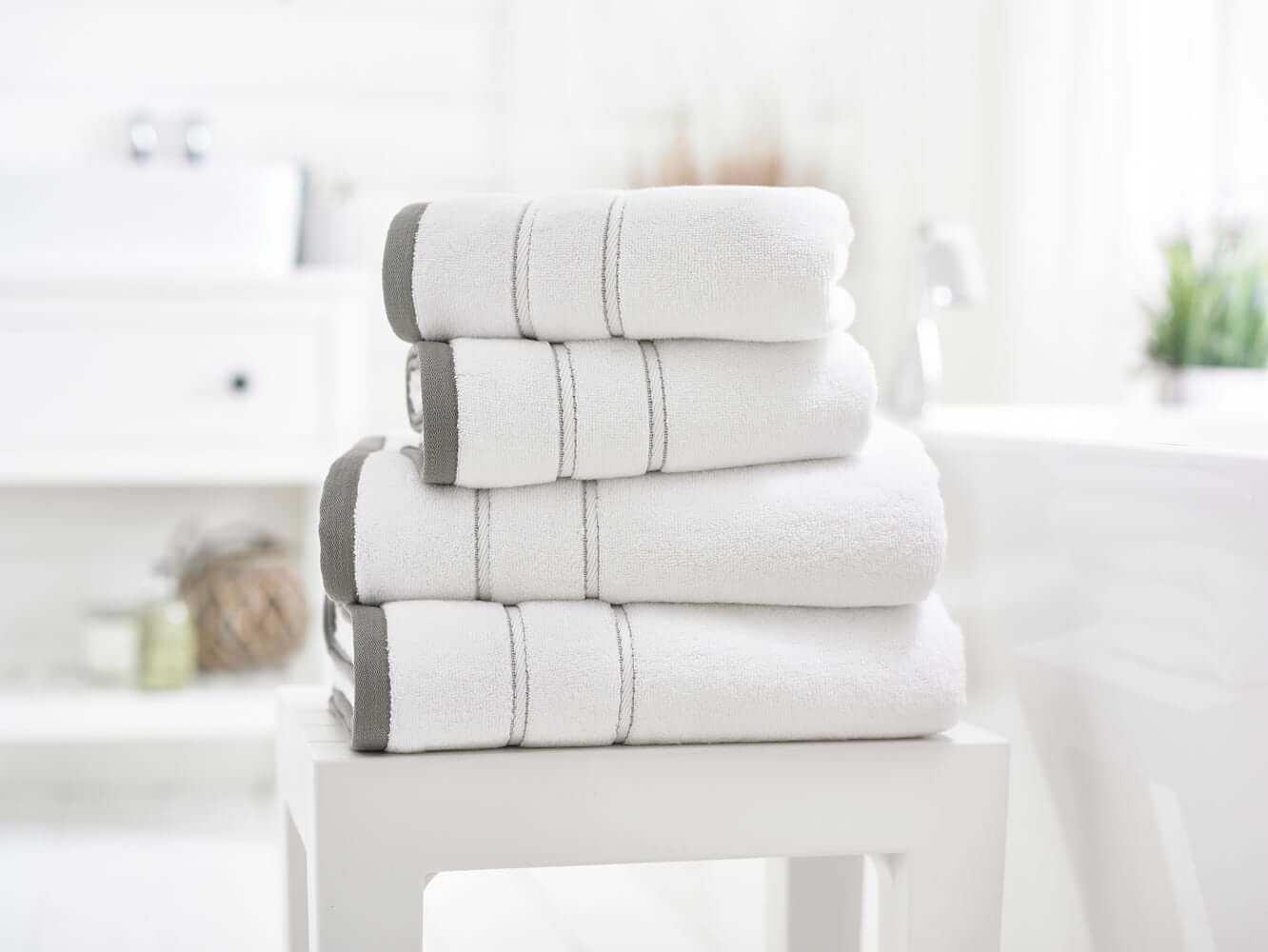 LC Delamere Cotton Towels Zerotwist 600 GSM