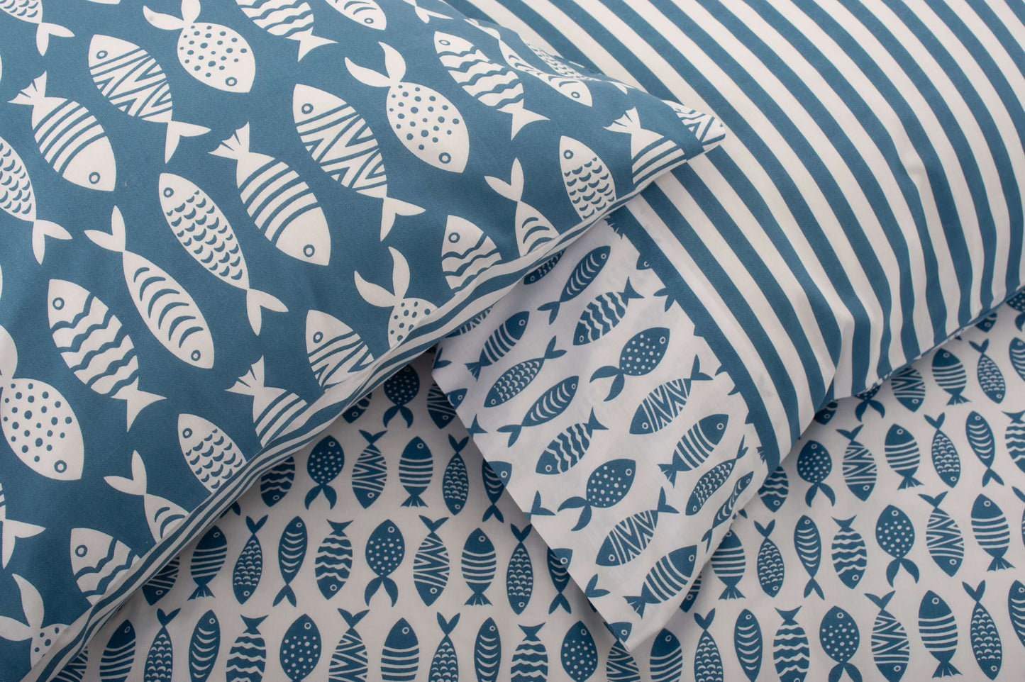 LC Small Fish Reversible Duvet Set with Fabric Bag