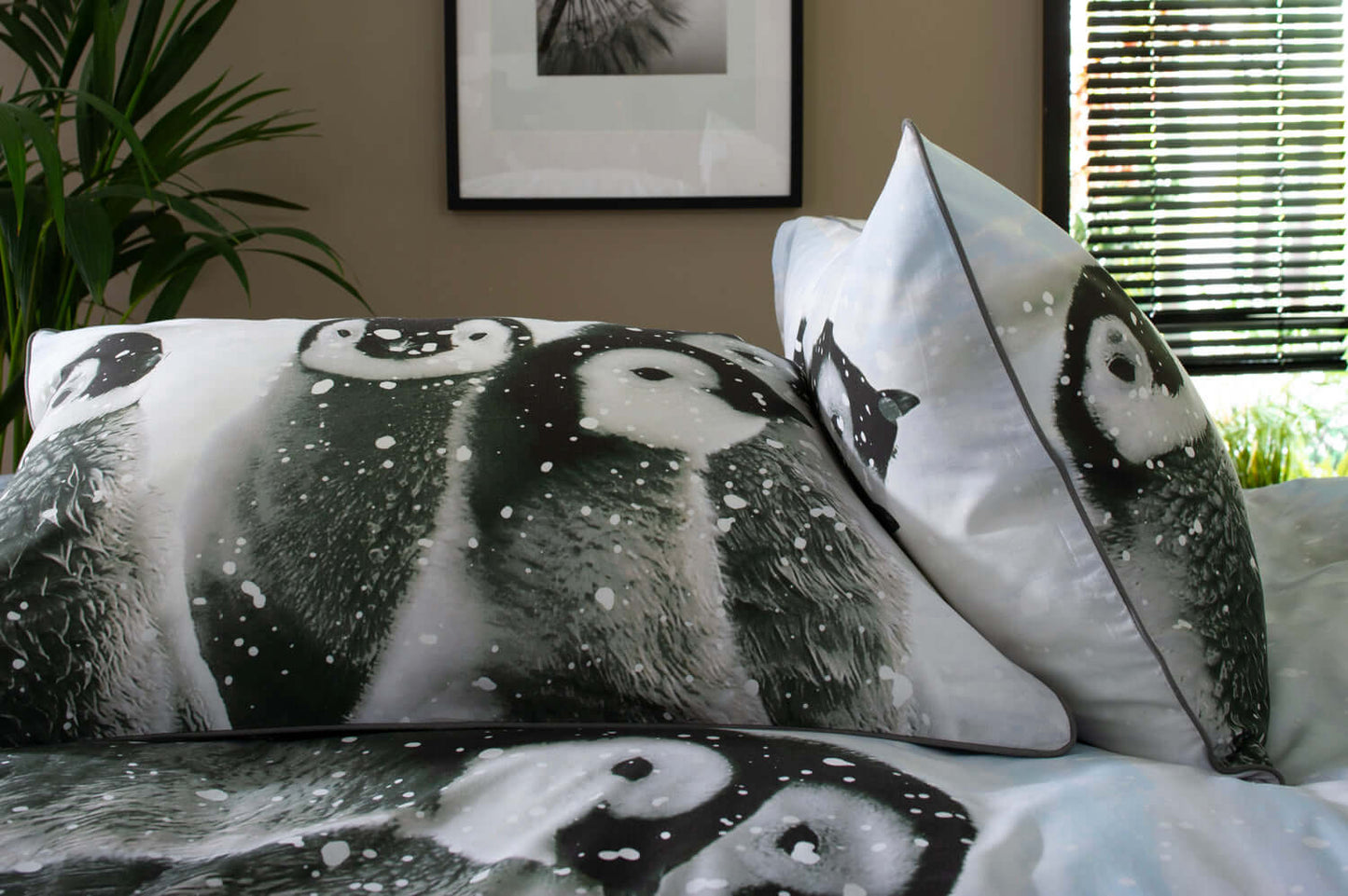 Penguin Huddle Cotton Duvet Set with Fabric Bag