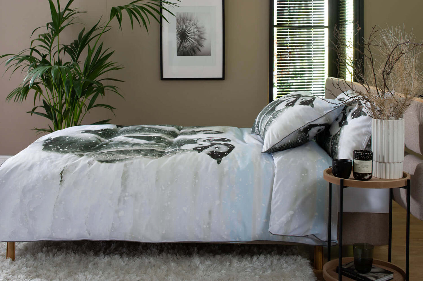 Penguin Huddle Cotton Duvet Set with Fabric Bag