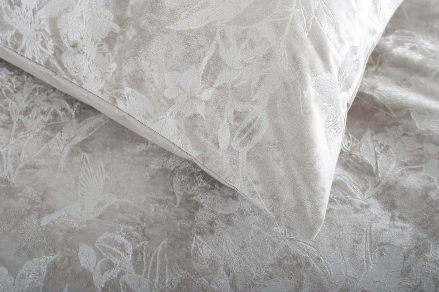 Chatsworth Crushed Velvet Duvet Set with Fabric Bag