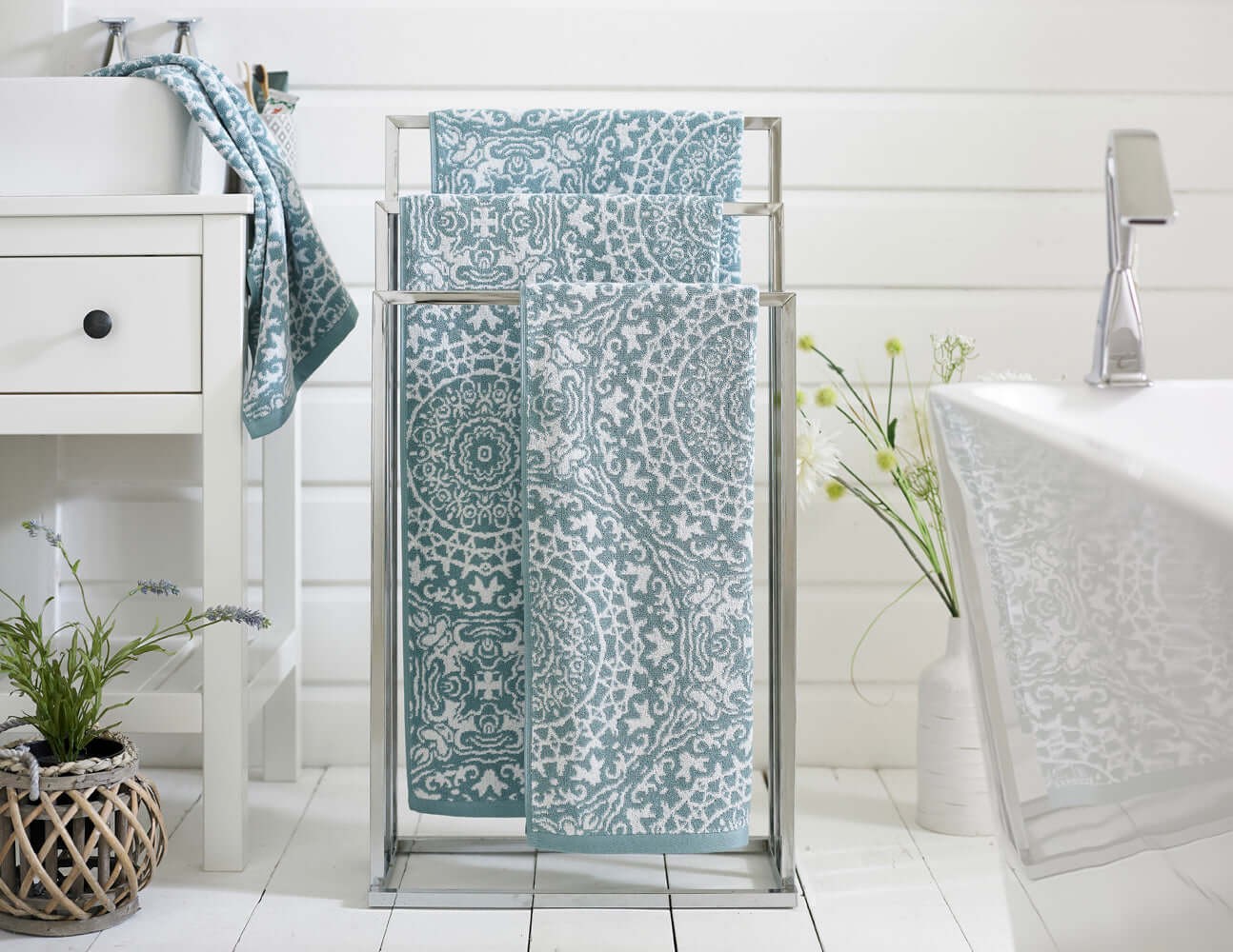 Lacy Connection Cotton Towels