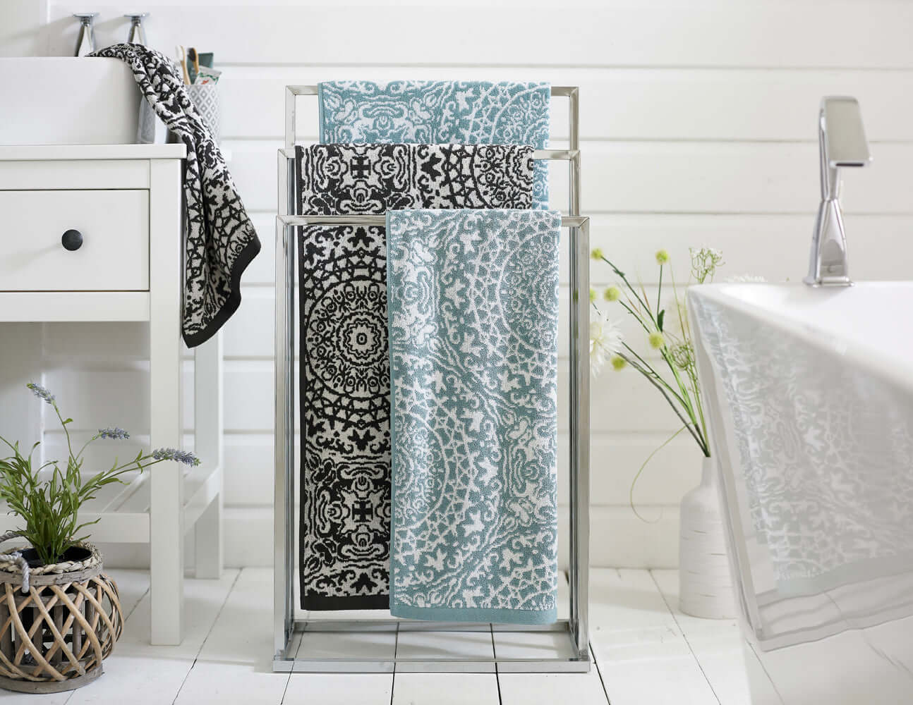 Lacy Connection Cotton Towels