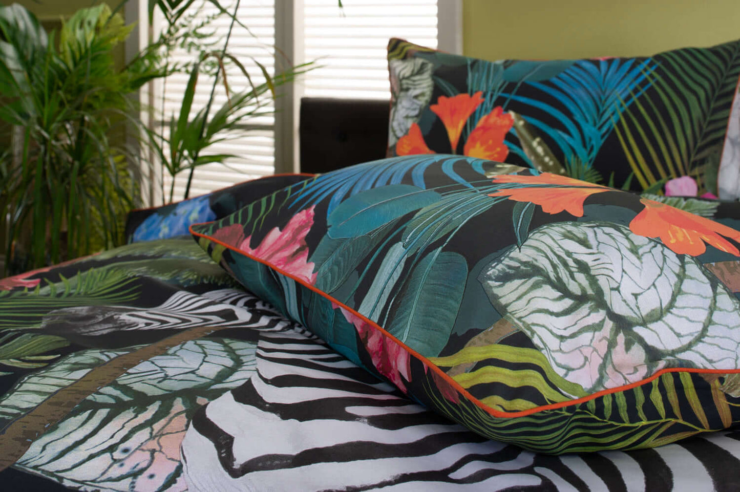 Tropical Zoo Cotton Duvet Set with Fabric Bag