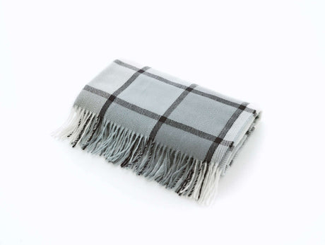 How to Instantly Refresh a Bedroom with Just One Throw