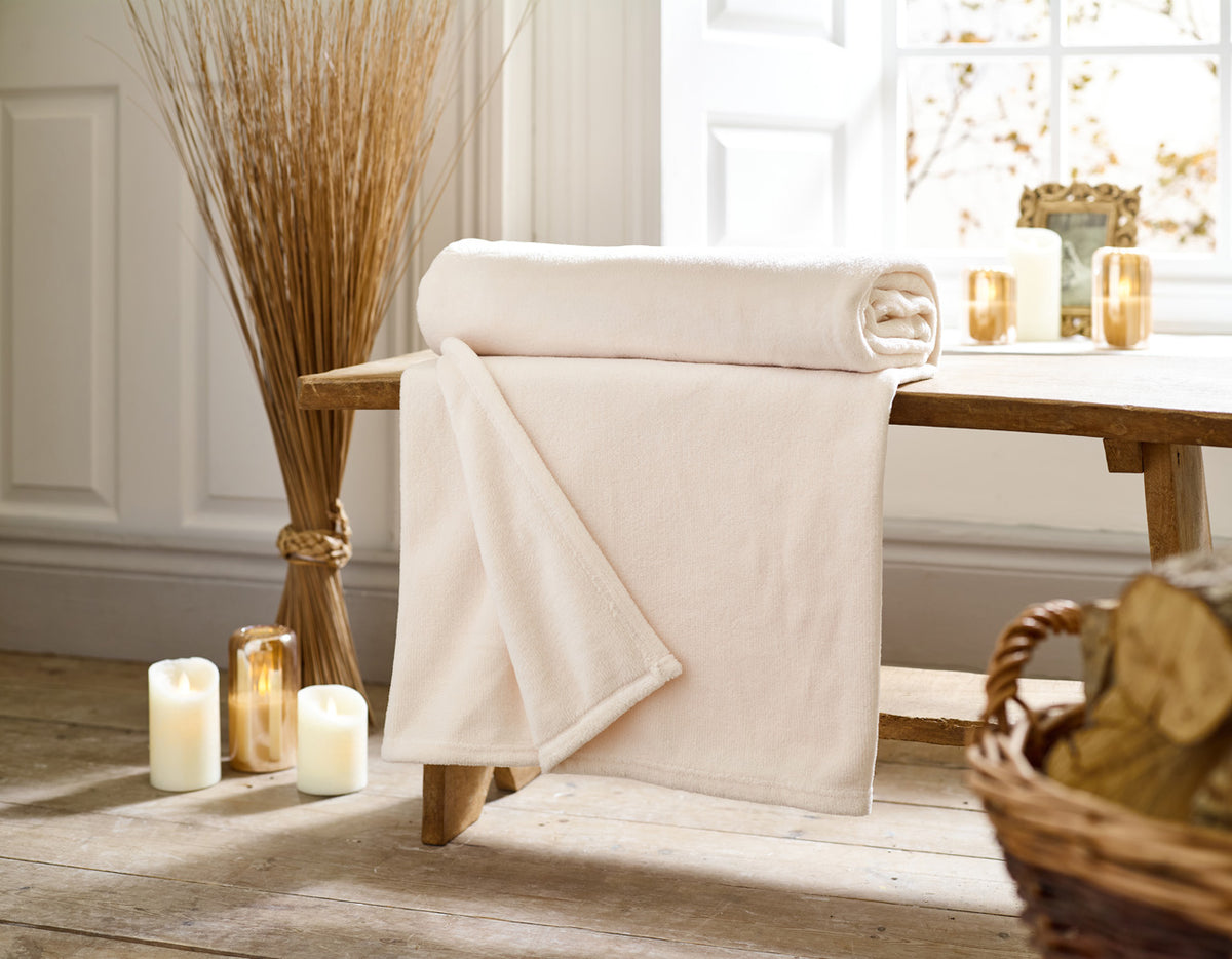 Snuggle Touch Throw Cream