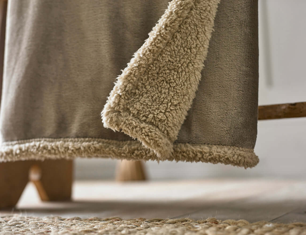 Blackbrook Reversible Sherpa Throw