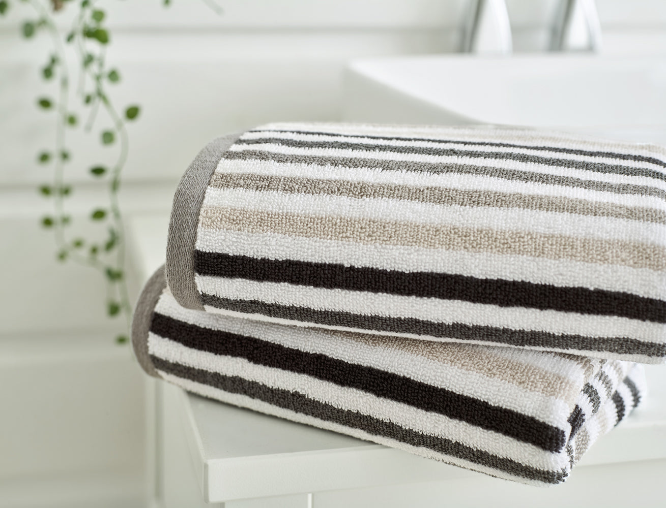 Bliss Linear Stripe - Chrome Close-Up