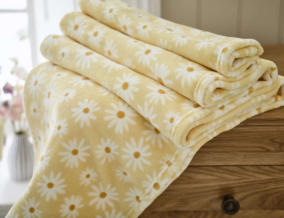 DY Cozy Comforts Daisy Throw