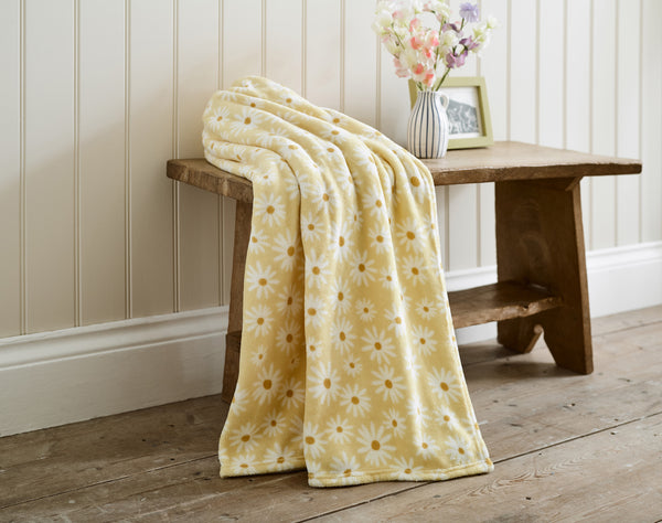 DY Cozy Comforts Daisy Throw