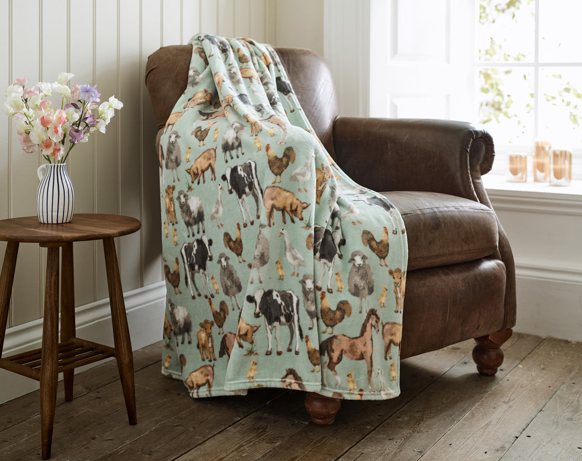 DY Cozy Comforts Farmyard Throw