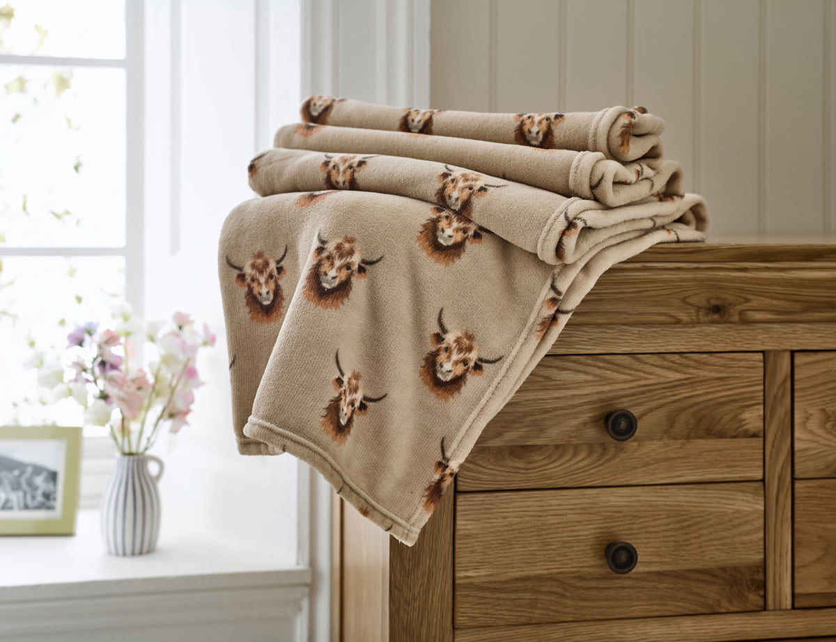 DY Cozy Comforts Highland Cow Throw