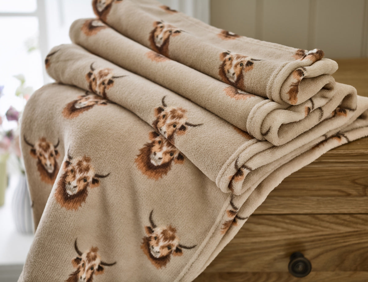 DY Cozy Comforts Highland Cow Throw