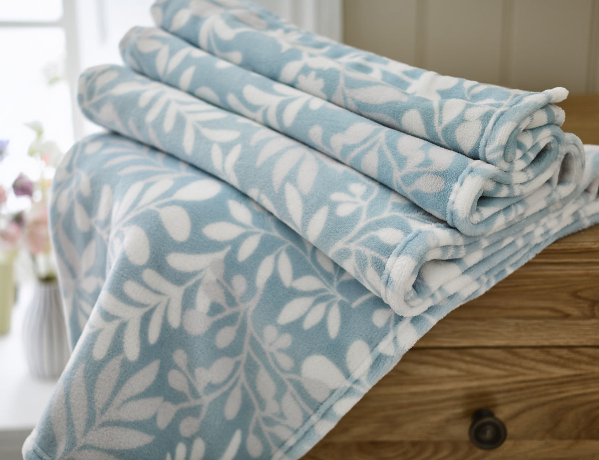 DY Cozy Comforts Mables Garden Throw