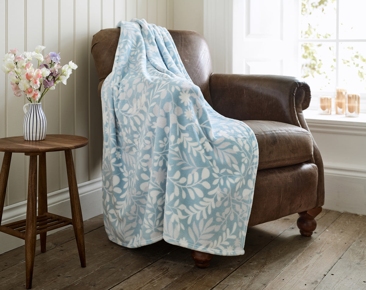 DY Cozy Comforts Mables Garden Throw