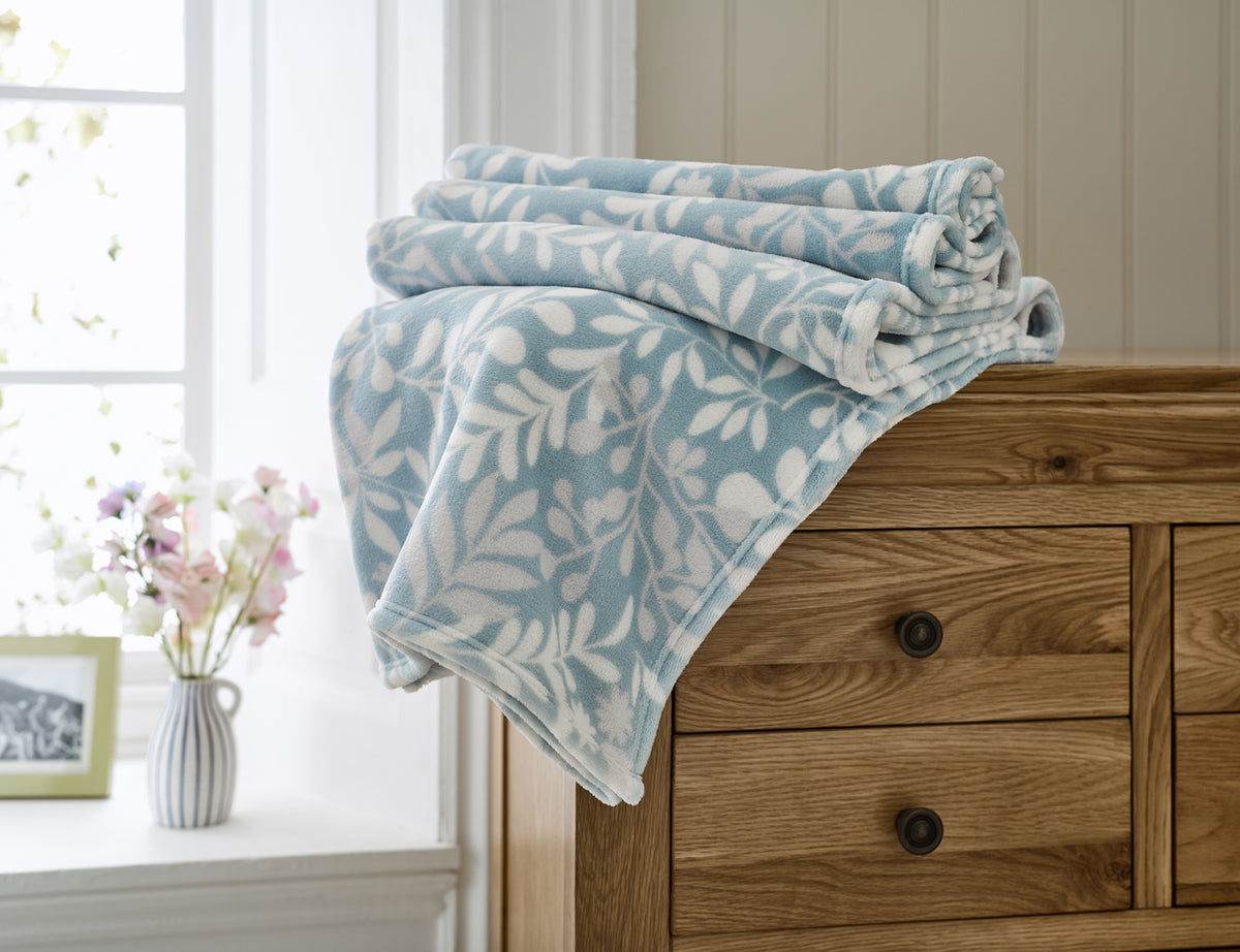 DY Cozy Comforts Mables Garden Throw