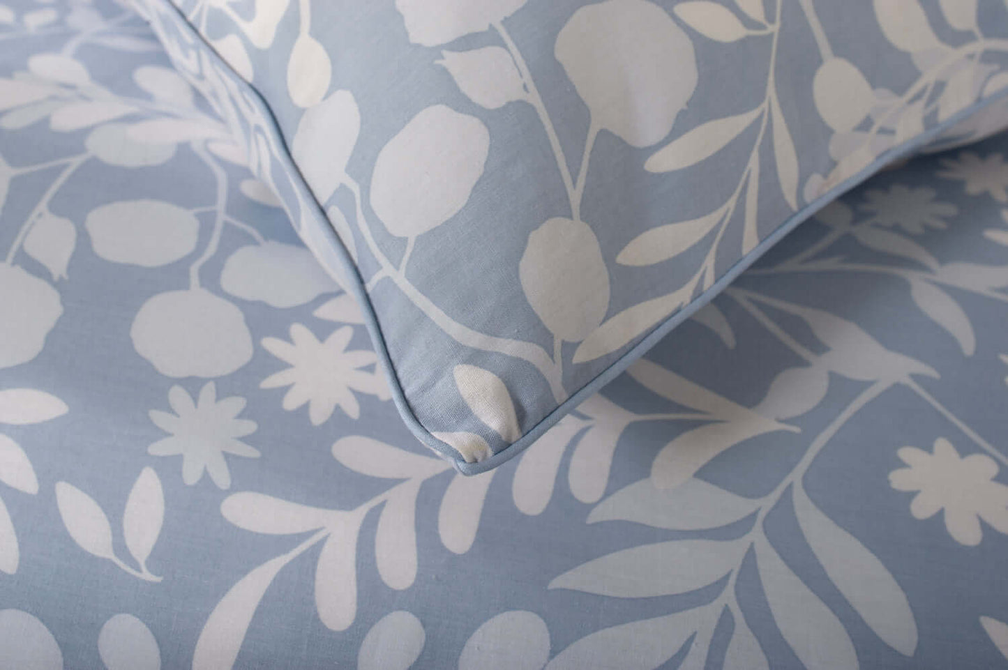 Mables Garden Reversible Duvet Set with Printed Bag
