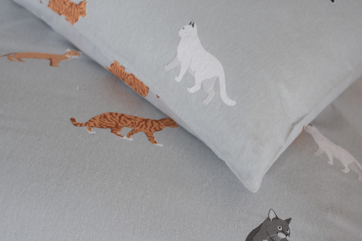 Deyongs Top Cat brushed cotton duvet set with cats on soft grey blue