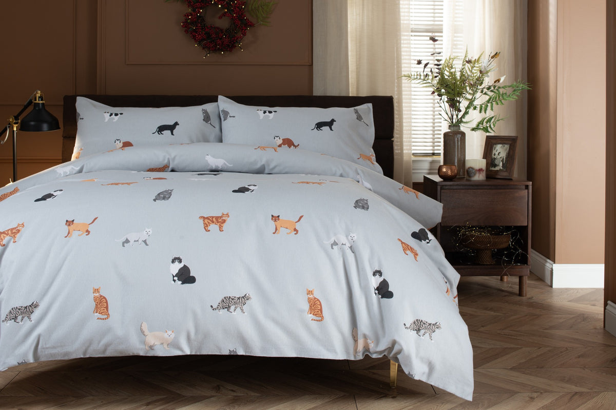 Deyongs Top Cat brushed cotton duvet set with cats on soft grey blue
