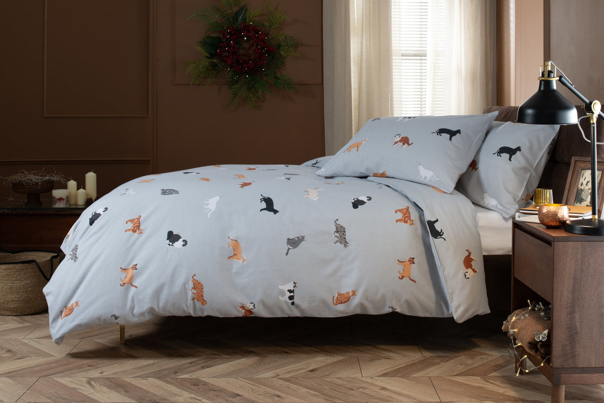 Deyongs Top Cat brushed cotton duvet set with cats on soft grey blue