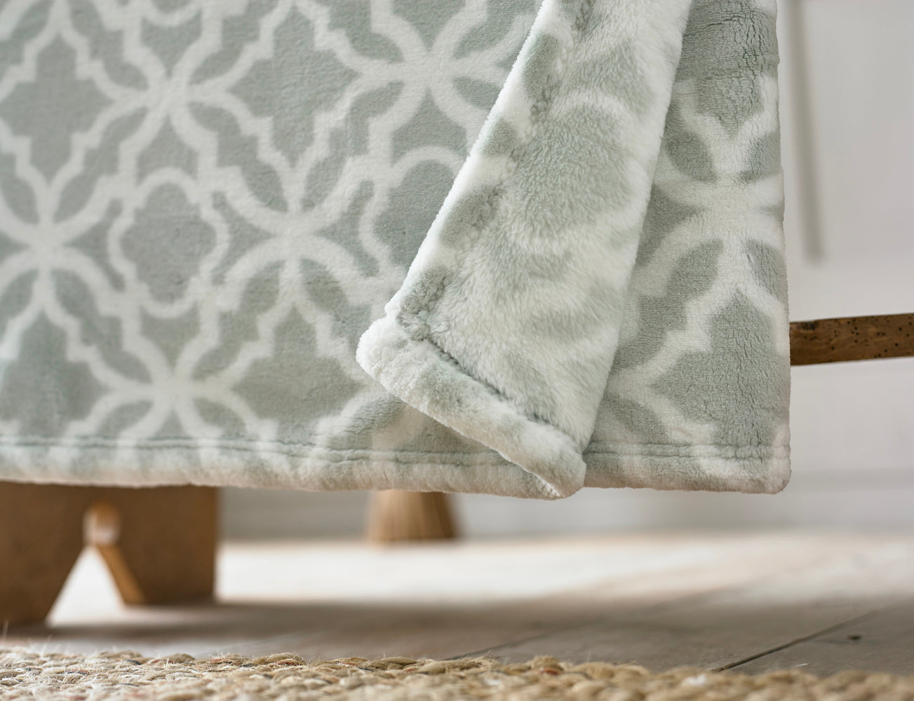 Dovedale Luxury Supersoft Plush Throw