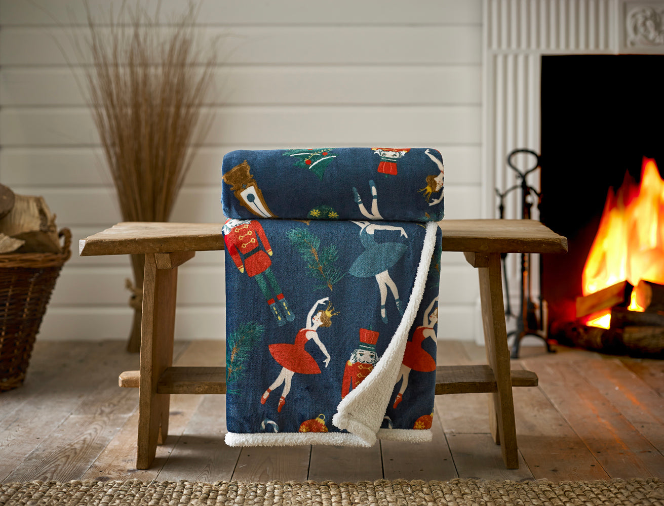 Nutcracker Navy Sherpa Printed Soft Fleece 125x150cm Throw