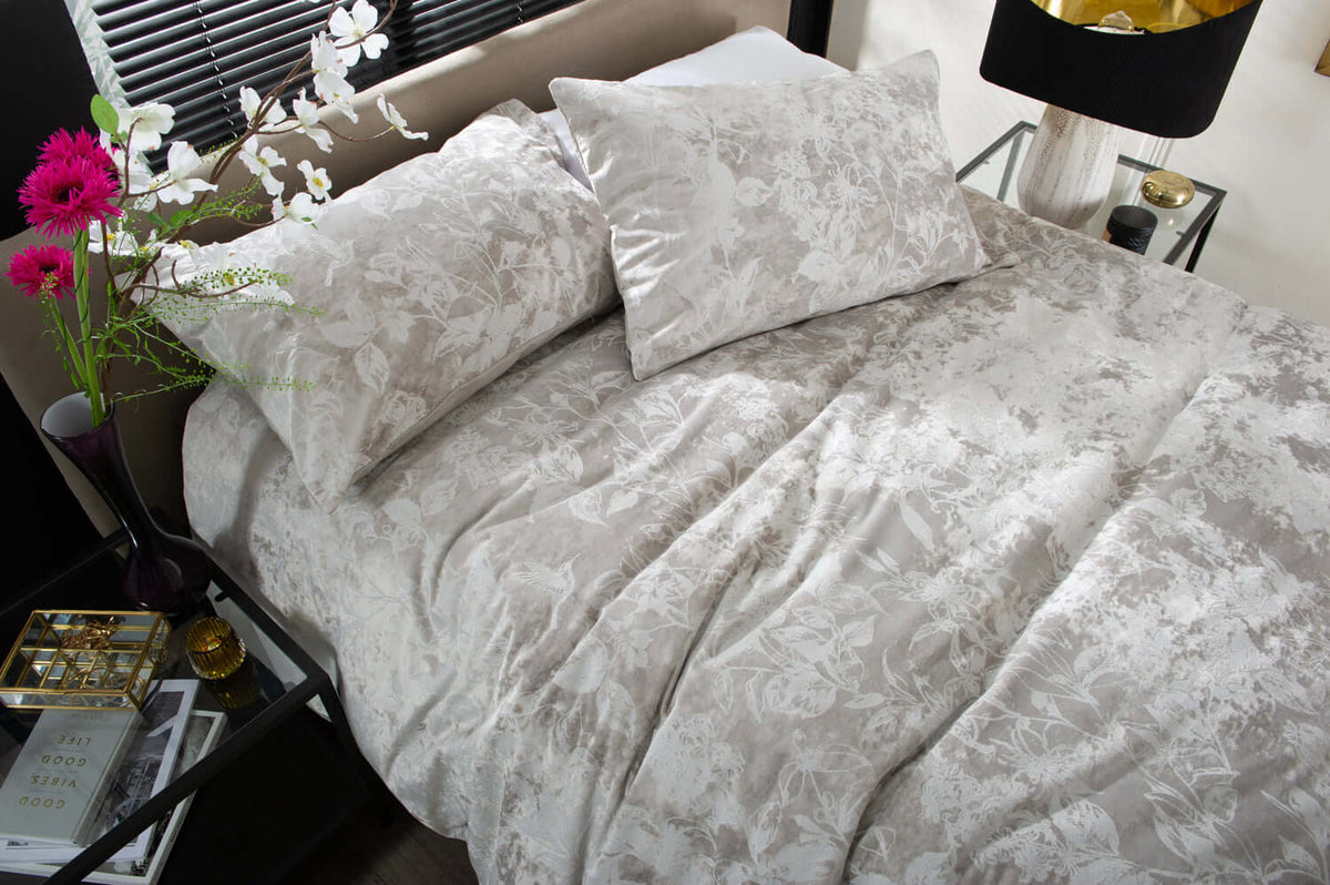 Chatsworth Crushed Velvet Duvet Set with Fabric Bag
