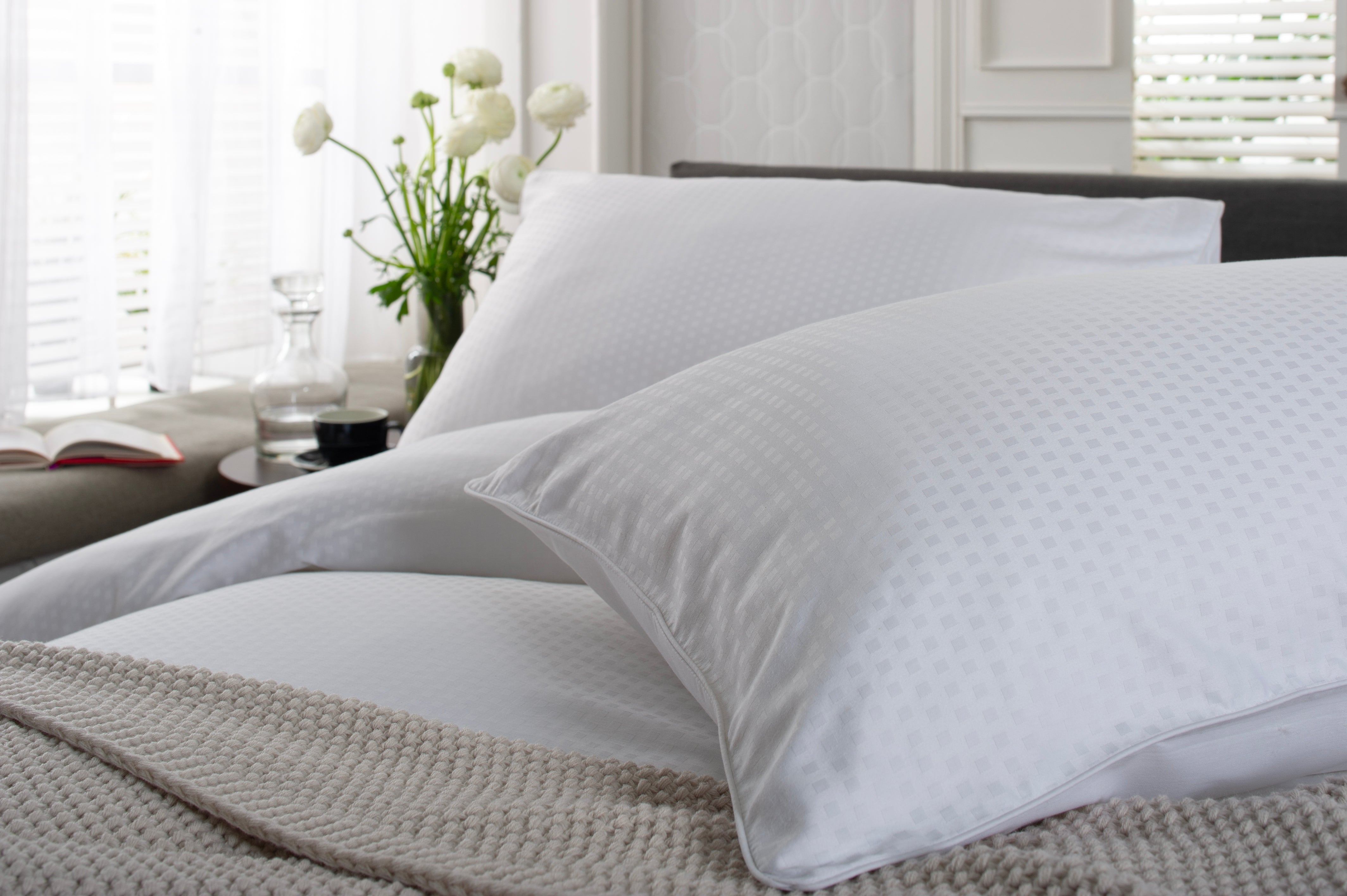 Cressingham 400 Thread Count Jacquard Dotty Sateen Cotton Duvet Bedlinen