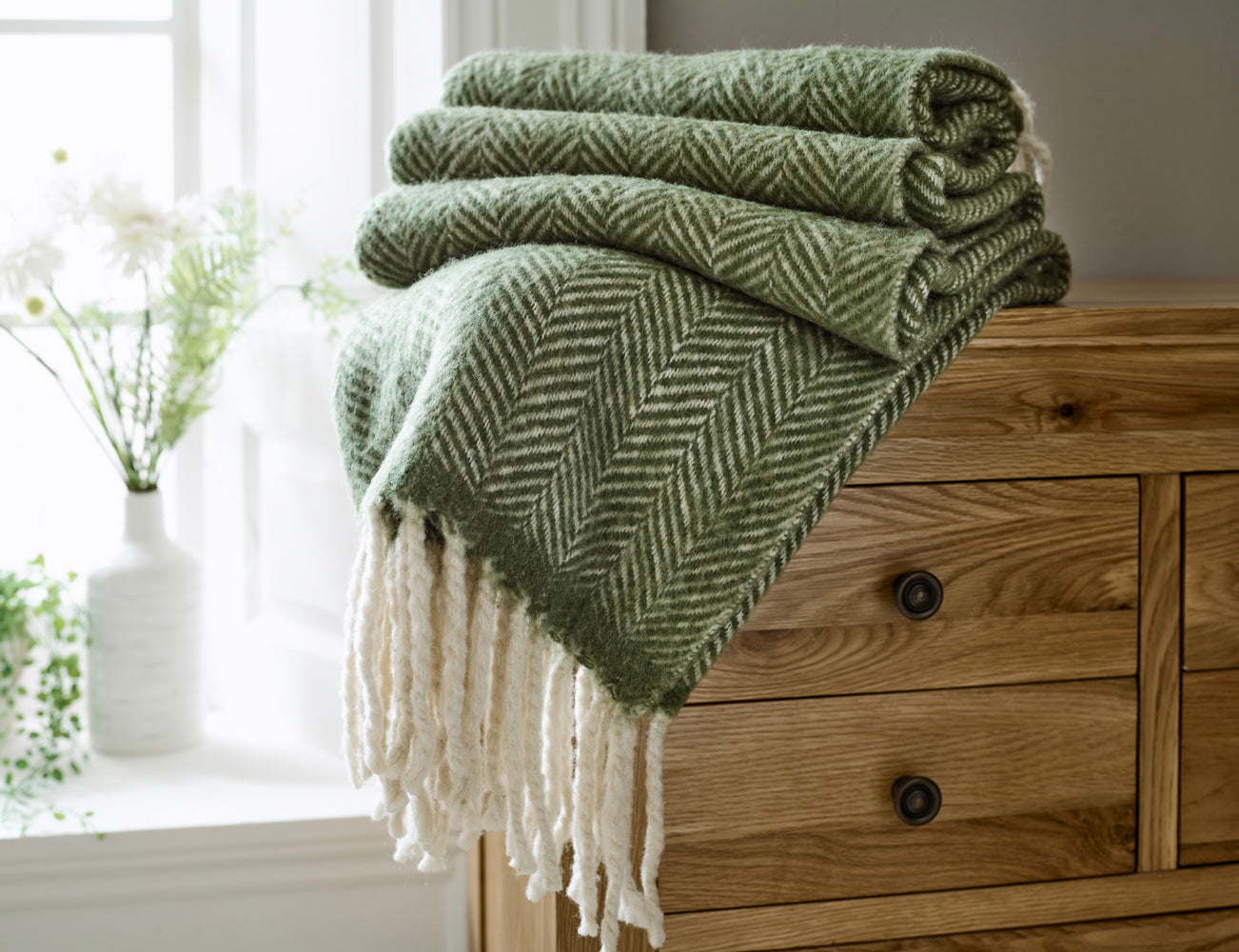 Moorland Premium 100% Wool Throw  Cozy, Stylish & Versatile