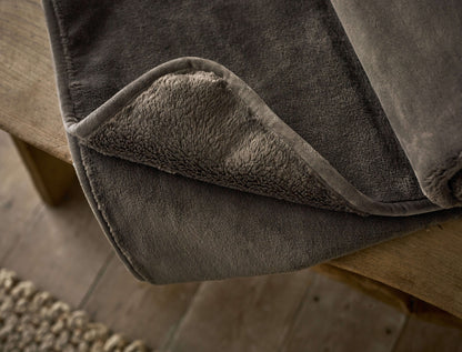 Windsor Heavyweight Sherpa Throw