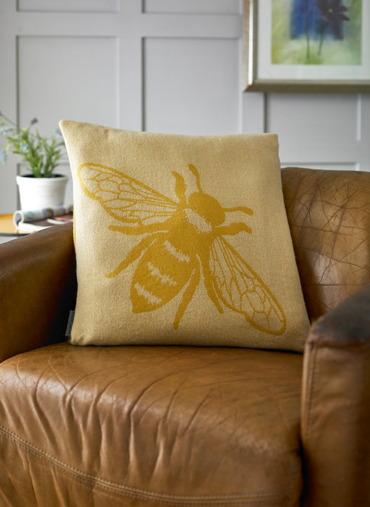 DY Cozy Comforts Honey Bee Throw