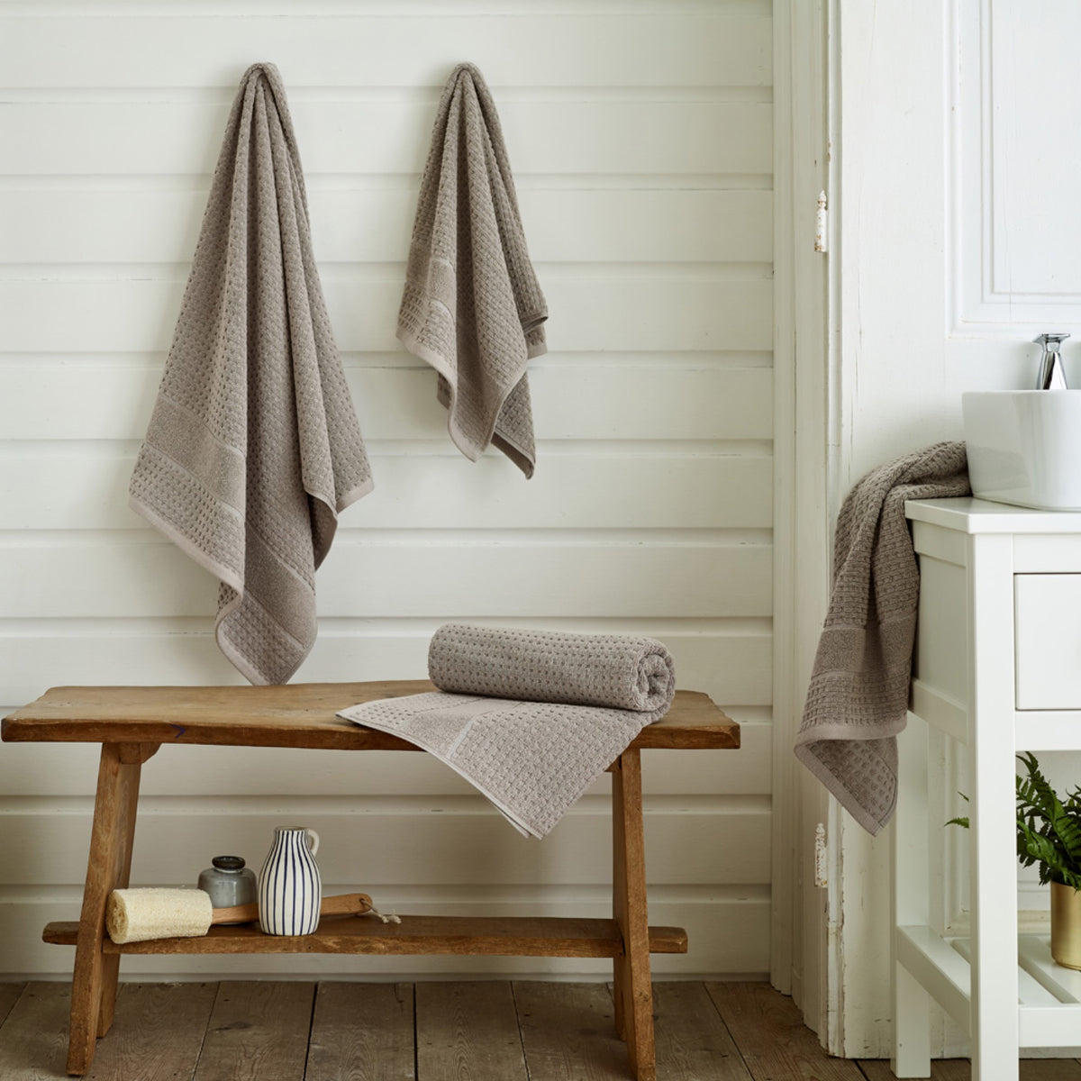 Mosley textured 600gsm zerotwist cotton towels — Mushroom